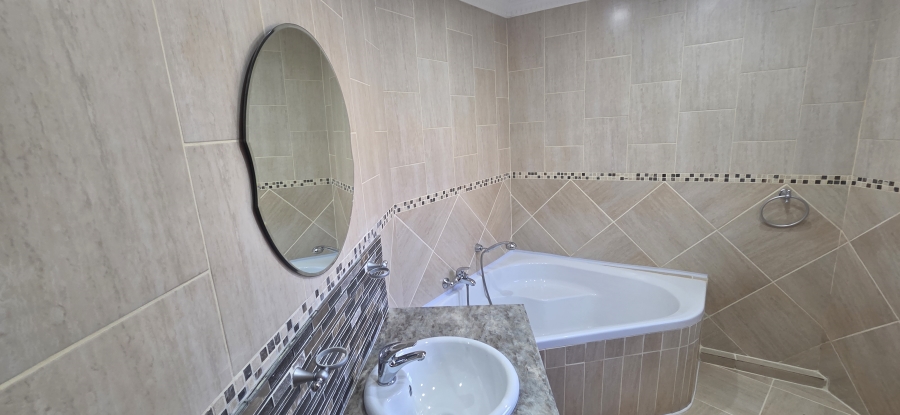 5 Bedroom Property for Sale in Roylglen Gardens Northern Cape